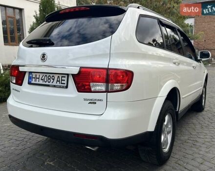 Білий Cанг Йонг Kyron, об'ємом двигуна 2 л та пробігом 50 тис. км за 12200 $, фото 5 на Automoto.ua