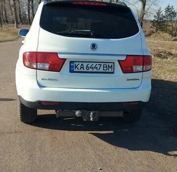 Белый Cанг Йонг Кирон, объемом двигателя 2 л и пробегом 160 тыс. км за 7000 $, фото 2 на Automoto.ua