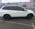Белый Cанг Йонг Кирон, объемом двигателя 2 л и пробегом 150 тыс. км за 8000 $, фото 3 на Automoto.ua
