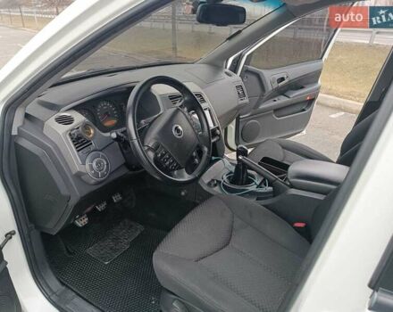 Белый Cанг Йонг Кирон, объемом двигателя 2 л и пробегом 150 тыс. км за 8000 $, фото 22 на Automoto.ua
