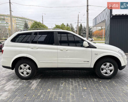 Белый Cанг Йонг Кирон, объемом двигателя 2 л и пробегом 180 тыс. км за 9500 $, фото 10 на Automoto.ua