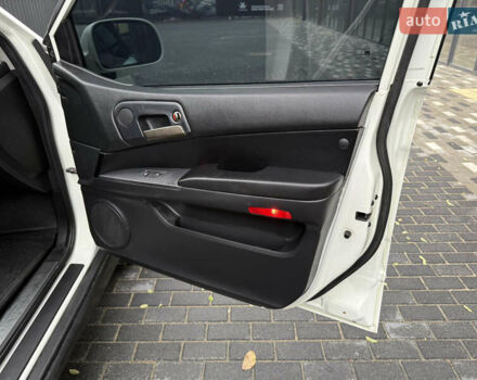 Белый Cанг Йонг Кирон, объемом двигателя 2 л и пробегом 180 тыс. км за 9500 $, фото 29 на Automoto.ua