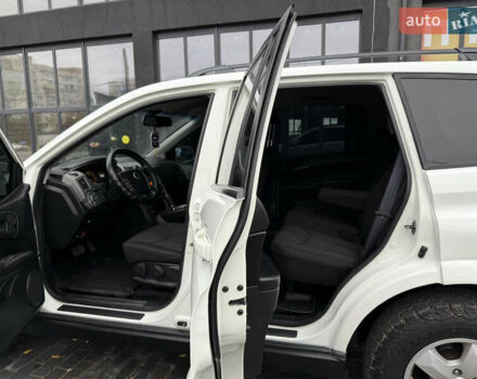 Белый Cанг Йонг Кирон, объемом двигателя 2 л и пробегом 180 тыс. км за 9500 $, фото 24 на Automoto.ua