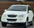 Белый Cанг Йонг Кирон, объемом двигателя 2 л и пробегом 300 тыс. км за 7800 $, фото 1 на Automoto.ua