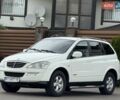 Білий Cанг Йонг Kyron, об'ємом двигуна 2 л та пробігом 300 тис. км за 7500 $, фото 6 на Automoto.ua