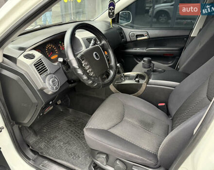 Белый Cанг Йонг Кирон, объемом двигателя 2 л и пробегом 180 тыс. км за 9500 $, фото 18 на Automoto.ua