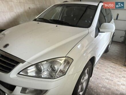 Белый Cанг Йонг Кирон, объемом двигателя 2 л и пробегом 140 тыс. км за 7500 $, фото 1 на Automoto.ua