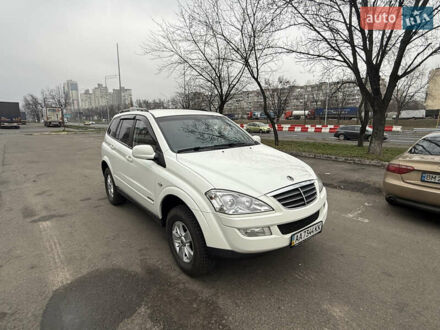 Белый Cанг Йонг Кирон, объемом двигателя 2 л и пробегом 190 тыс. км за 8800 $, фото 1 на Automoto.ua