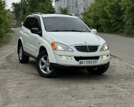 Белый Cанг Йонг Кирон, объемом двигателя 2 л и пробегом 220 тыс. км за 7500 $, фото 1 на Automoto.ua