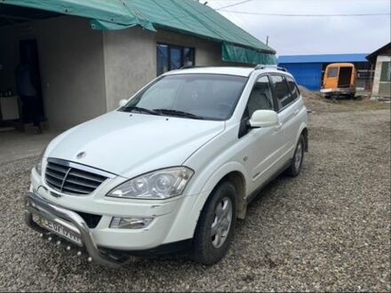 Белый Cанг Йонг Кирон, объемом двигателя 2 л и пробегом 300 тыс. км за 3900 $, фото 1 на Automoto.ua