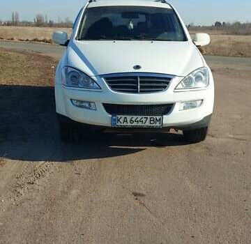Белый Cанг Йонг Кирон, объемом двигателя 2 л и пробегом 160 тыс. км за 7000 $, фото 1 на Automoto.ua