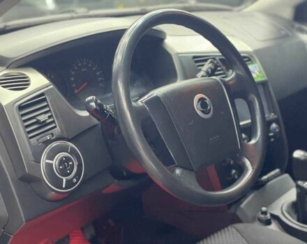 Красный Cанг Йонг Кирон, объемом двигателя 2.3 л и пробегом 72 тыс. км за 10700 $, фото 7 на Automoto.ua