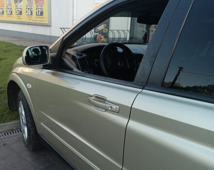 Желтый Cанг Йонг Кирон, объемом двигателя 2 л и пробегом 350 тыс. км за 7000 $, фото 4 на Automoto.ua