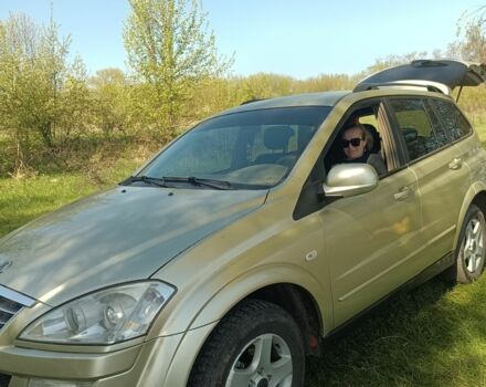 Желтый Cанг Йонг Кирон, объемом двигателя 2 л и пробегом 350 тыс. км за 7000 $, фото 2 на Automoto.ua