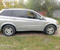 Сірий Cанг Йонг Kyron, об'ємом двигуна 2 л та пробігом 240 тис. км за 6200 $, фото 2 на Automoto.ua