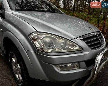 Серый Cанг Йонг Кирон, объемом двигателя 2 л и пробегом 220 тыс. км за 8390 $, фото 3 на Automoto.ua