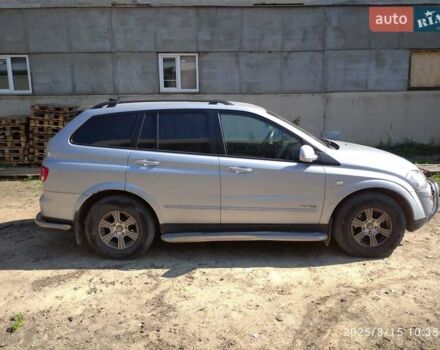 Сірий Cанг Йонг Kyron, об'ємом двигуна 2 л та пробігом 152 тис. км за 8500 $, фото 3 на Automoto.ua