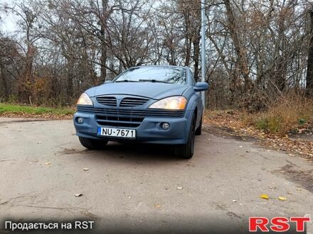 Сірий Cанг Йонг Kyron, об'ємом двигуна 2 л та пробігом 293 тис. км за 4999 $, фото 1 на Automoto.ua