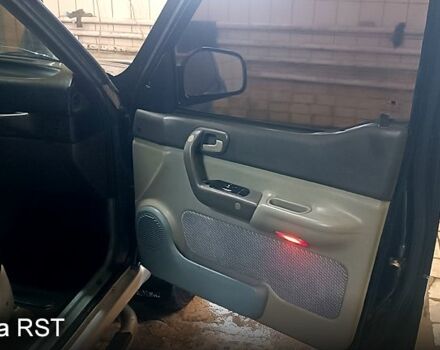 Чорний Cанг Йонг Муссо, об'ємом двигуна 2.9 л та пробігом 320 тис. км за 3300 $, фото 5 на Automoto.ua