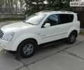 Білий Cанг Йонг Rexton II, об'ємом двигуна 2.7 л та пробігом 161 тис. км за 10000 $, фото 1 на Automoto.ua