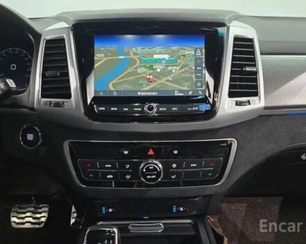 Белый Cанг Йонг Рекстон, объемом двигателя 2.2 л и пробегом 14 тыс. км за 43999 $, фото 3 на Automoto.ua