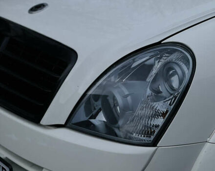 Білий Cанг Йонг Rexton, об'ємом двигуна 2.7 л та пробігом 275 тис. км за 8500 $, фото 9 на Automoto.ua