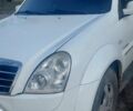 Білий Cанг Йонг Rexton, об'ємом двигуна 2.7 л та пробігом 280 тис. км за 7500 $, фото 1 на Automoto.ua