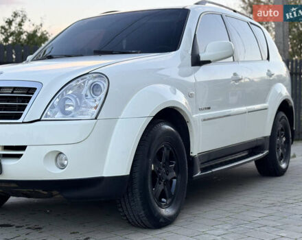 Білий Cанг Йонг Rexton, об'ємом двигуна 2.7 л та пробігом 245 тис. км за 7850 $, фото 10 на Automoto.ua