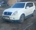 Белый Cанг Йонг Рекстон, объемом двигателя 2.7 л и пробегом 280 тыс. км за 7500 $, фото 2 на Automoto.ua
