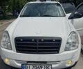 Білий Cанг Йонг Rexton, об'ємом двигуна 2.7 л та пробігом 270 тис. км за 8000 $, фото 1 на Automoto.ua