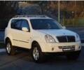Білий Cанг Йонг Rexton, об'ємом двигуна 2.7 л та пробігом 151 тис. км за 10800 $, фото 2 на Automoto.ua