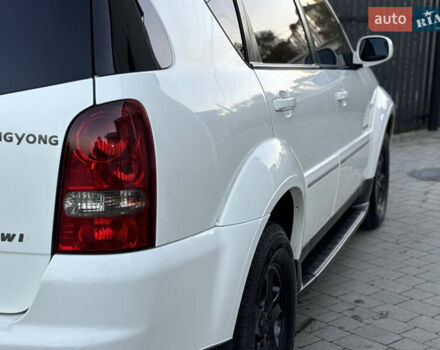 Білий Cанг Йонг Rexton, об'ємом двигуна 2.7 л та пробігом 245 тис. км за 7850 $, фото 16 на Automoto.ua