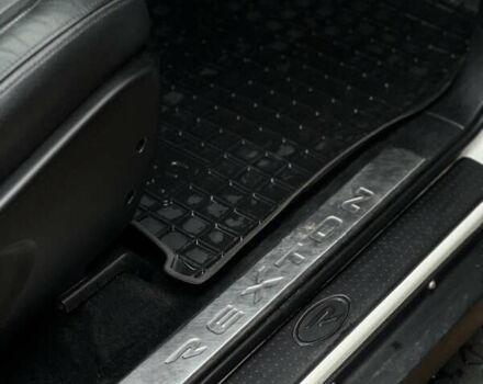 Білий Cанг Йонг Rexton, об'ємом двигуна 2.7 л та пробігом 275 тис. км за 8500 $, фото 11 на Automoto.ua