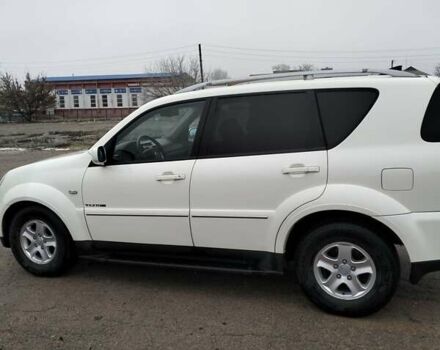 Білий Cанг Йонг Rexton, об'ємом двигуна 2.7 л та пробігом 281 тис. км за 9000 $, фото 1 на Automoto.ua