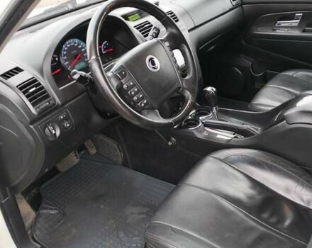 Білий Cанг Йонг Rexton, об'ємом двигуна 2.7 л та пробігом 281 тис. км за 9000 $, фото 7 на Automoto.ua