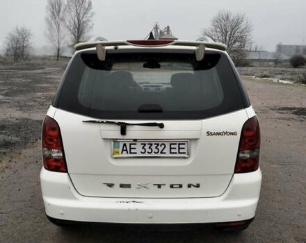 Білий Cанг Йонг Rexton, об'ємом двигуна 2.7 л та пробігом 281 тис. км за 9000 $, фото 12 на Automoto.ua