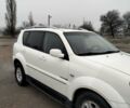 Білий Cанг Йонг Rexton, об'ємом двигуна 2.7 л та пробігом 288 тис. км за 8500 $, фото 2 на Automoto.ua