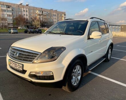 Белый Cанг Йонг Рекстон, объемом двигателя 2.7 л и пробегом 162 тыс. км за 12500 $, фото 3 на Automoto.ua