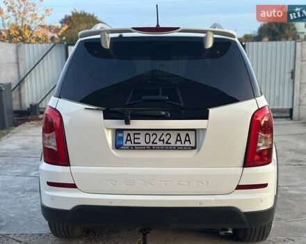 Білий Cанг Йонг Rexton, об'ємом двигуна 2.7 л та пробігом 268 тис. км за 10650 $, фото 11 на Automoto.ua