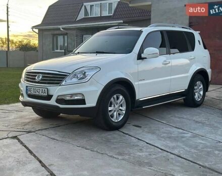 Білий Cанг Йонг Rexton, об'ємом двигуна 2.7 л та пробігом 268 тис. км за 10650 $, фото 2 на Automoto.ua