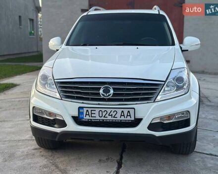 Білий Cанг Йонг Rexton, об'ємом двигуна 2.7 л та пробігом 268 тис. км за 10650 $, фото 4 на Automoto.ua