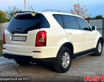 Белый Cанг Йонг Рекстон, объемом двигателя 2.7 л и пробегом 266 тыс. км за 12500 $, фото 5 на Automoto.ua