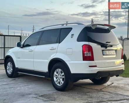 Білий Cанг Йонг Rexton, об'ємом двигуна 2.7 л та пробігом 268 тис. км за 10650 $, фото 12 на Automoto.ua