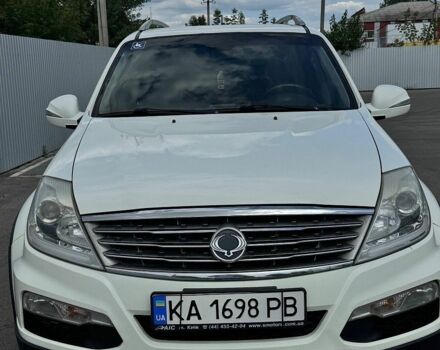 Білий Cанг Йонг Rexton, об'ємом двигуна 2.7 л та пробігом 166 тис. км за 13536 $, фото 4 на Automoto.ua