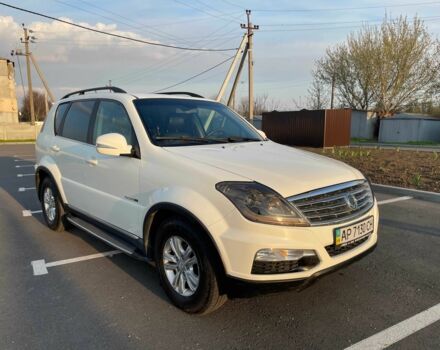 Белый Cанг Йонг Рекстон, объемом двигателя 2.7 л и пробегом 162 тыс. км за 12500 $, фото 6 на Automoto.ua