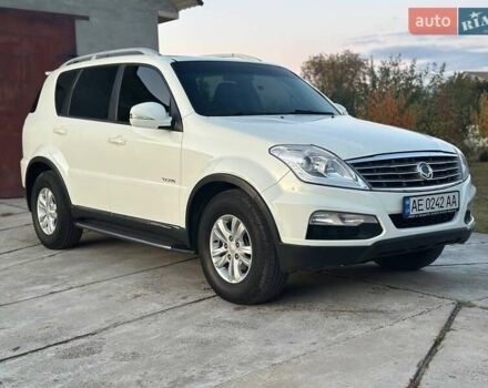 Білий Cанг Йонг Rexton, об'ємом двигуна 2.7 л та пробігом 268 тис. км за 10650 $, фото 5 на Automoto.ua