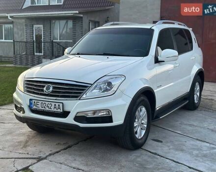 Білий Cанг Йонг Rexton, об'ємом двигуна 2.7 л та пробігом 268 тис. км за 10650 $, фото 3 на Automoto.ua