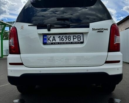 Білий Cанг Йонг Rexton, об'ємом двигуна 2.7 л та пробігом 166 тис. км за 13536 $, фото 3 на Automoto.ua