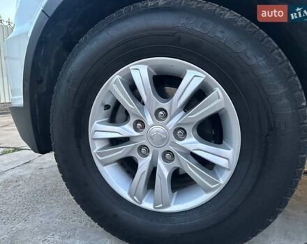 Білий Cанг Йонг Rexton, об'ємом двигуна 2.7 л та пробігом 268 тис. км за 10650 $, фото 15 на Automoto.ua