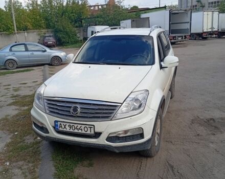 Белый Cанг Йонг Рекстон, объемом двигателя 2.7 л и пробегом 200 тыс. км за 10500 $, фото 1 на Automoto.ua